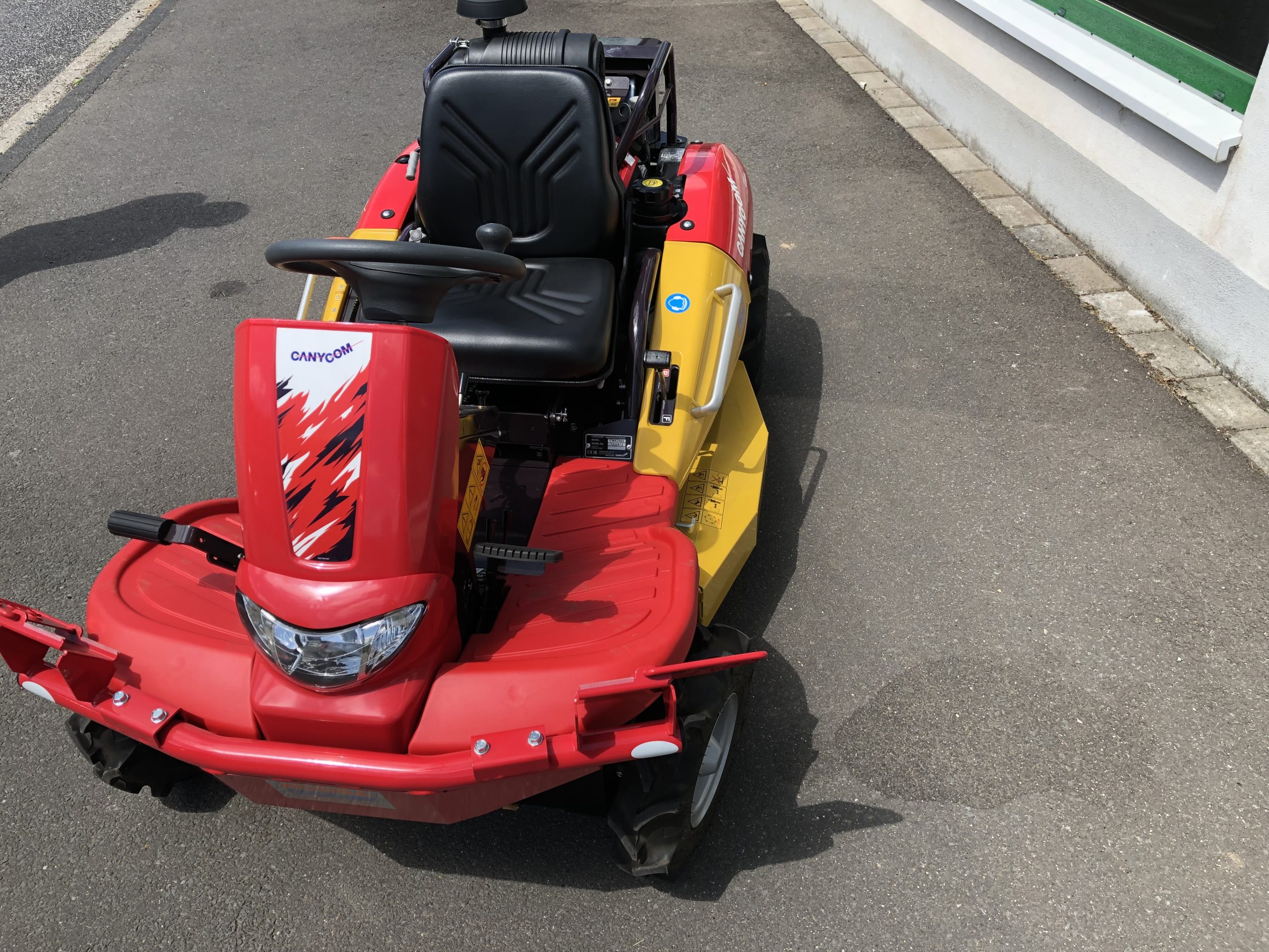 Aufsitzermäher bei B&J Motorgeräte in Jünkerath